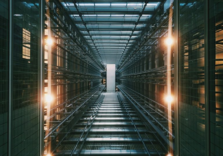 AIが“声”でだます時代へ…セールスフォース情報漏洩が突きつけたクラウド運用の盲点