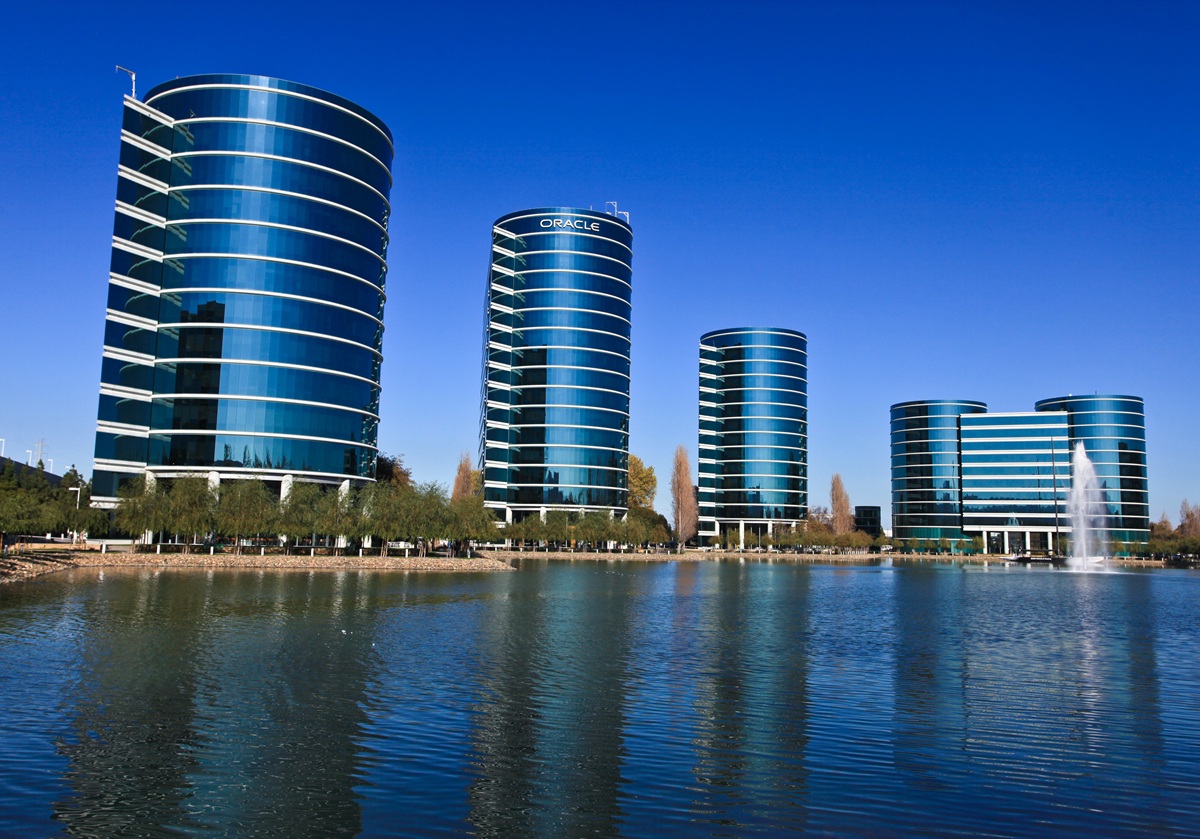 オラクル信用不安が揺らす「AIバブル」…1千億ドル負債が暴く低コスト神話の終わり