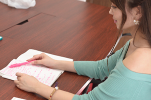 日本ダービー（G1）で100万円ゲット!? 競馬グラドル新星・森咲智美が「馬券師」として祭典を占うの画像5