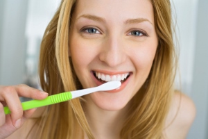 毎日の歯磨きだけでは危険！口内に細菌の塊、虫歯や歯周病、歯を失うおそれもの画像1