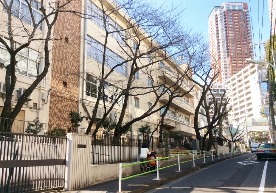 東京23区、衝撃的「学区年収」格差と教育格差…1位は港区立南山小学校の1409万円の画像1
