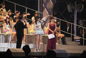秋元Pでさえ…“シラけ選挙”でAKB48終了!?　ファンの擁護も厳しい“センター指原”の功罪の画像1