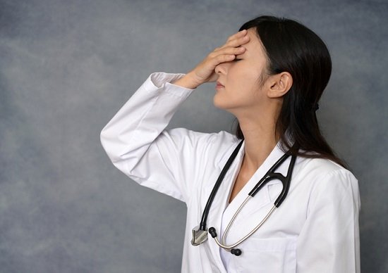 女性医師の生涯未婚率35.9％、休職の主要因は自分の病気…女性医師を破壊する医療現場の闇の画像1