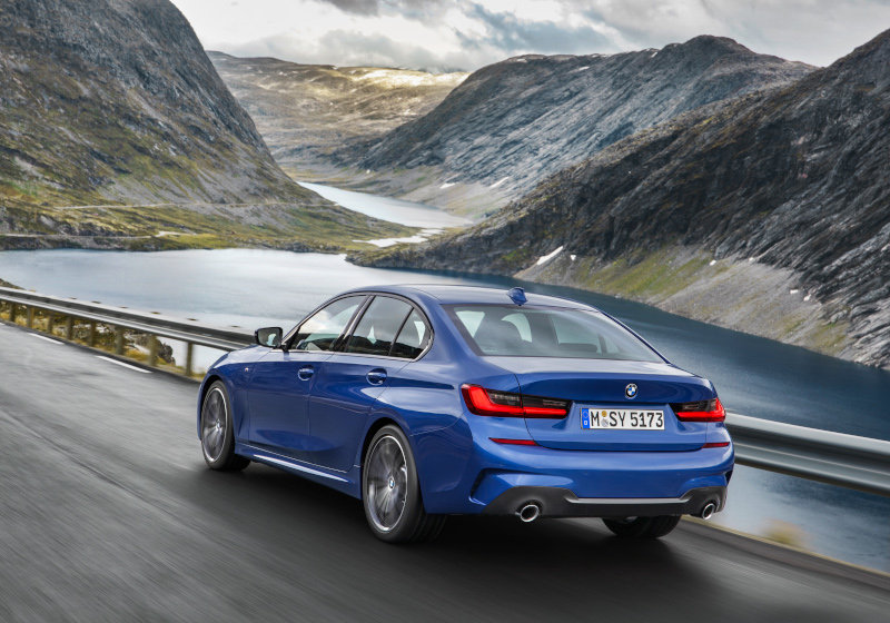 BMW「3シリーズ」のリバース・アシスト機能が感動的…直近50m分の“バック自動運転”の画像1