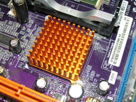 過熱するスマホ・PCの放熱市場～軽薄短小化で深刻化する機器の放熱ツールが続々の画像1