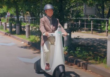 Luupの電動三輪車、高齢者が利用時の事故リスクは？同社に聞いた…「免許返納後の足として期待」