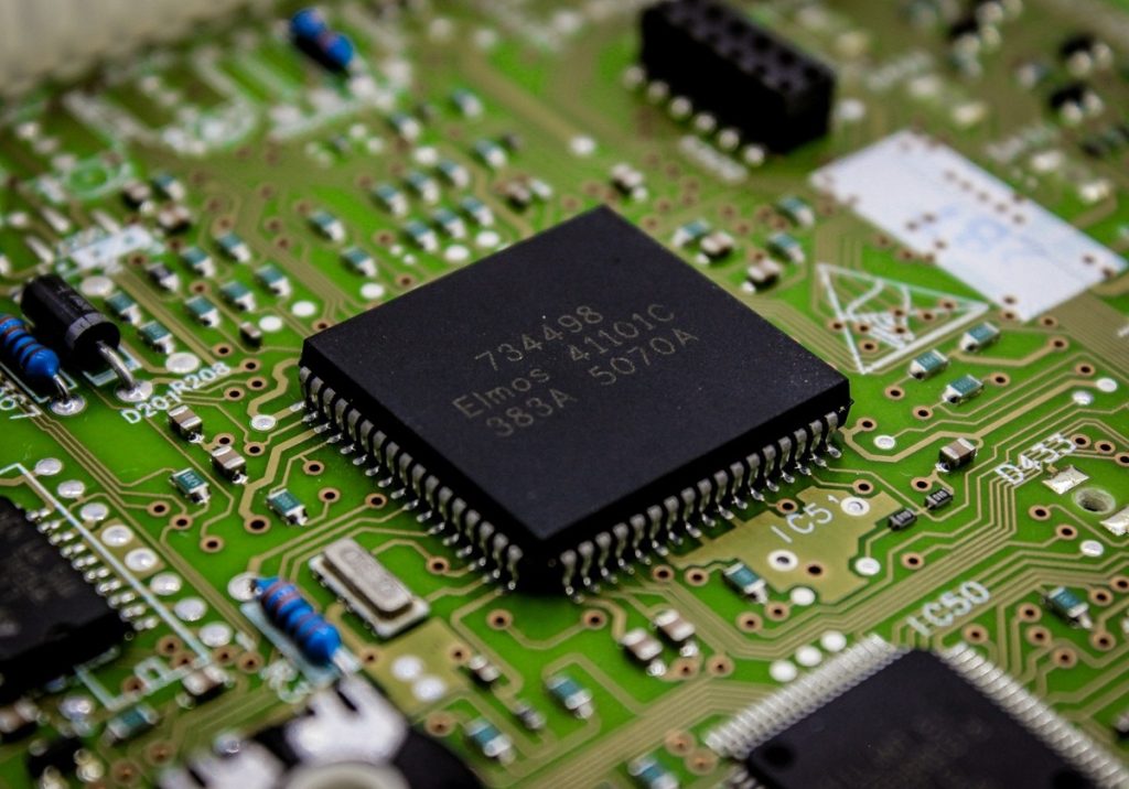 エヌビディアやブロードコムが開発を急ぐ光電融合技術の可能性と課題…通信技術領域のゲームチェンジャー？