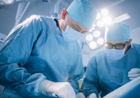 外科医、近い将来に大余剰で大半が失業…がん患者が急速に減少し始めた