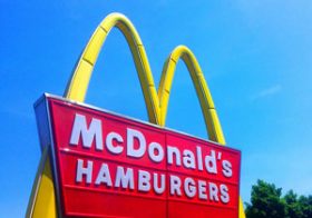 “ジリ貧”マックが韓国でもピンチ！　「労働契約書がない」「時給をケチられた」アルバイト店員たちが怒りのデモを連発！