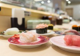 モデル・マギーが回転寿司で「シャリ抜き」！ ＜誤った糖質制限＞は栄養失調を招く