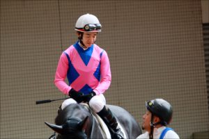 フジテレビ ジャンクsports で デムーロ節 炸裂 突然 往年の名曲 熱唱で会場を大爆笑させた 黒幕 は やはりあの騎手だった Gj