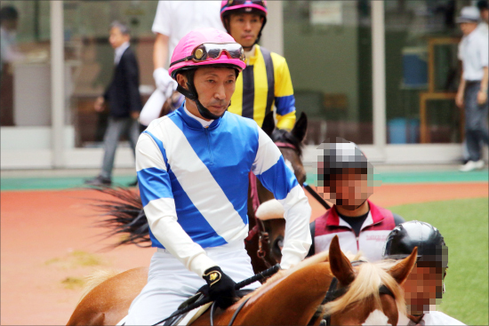 Jra蛯名正義 まさか勝つとは 有馬記念史に残る中山マイスターの記憶 最強牝馬を退けた お祭り男 の誕生 中山記念 G2 でラストサプライズを起こせるか Gj