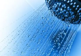 アトピー肌の人は旅先の水に注意～水道水の硬度がアトピーのリスクをアップ！？