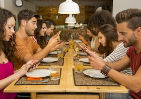 日馬富士暴行事件、貴ノ岩は「スマホ依存症」？スマホ依存で脳機能に障害が起きる可能性