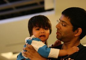 元妻が「子宮教」に傾倒、父親は子供を引き取らなかったことを後悔