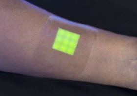 病原菌に感染していると色が変わる絆創膏〜身近な医療品が次々にスマート化