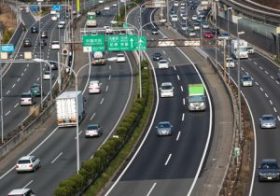 タクシー運転手の20％が居眠りでニアミス経験！タクシー・トラックドライバーの居眠り運転の実態とは