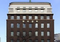 年収1億円から困窮生活へ――芥川賞作家・柳美里が告白「なぜ、私はここまで貧乏なのか」