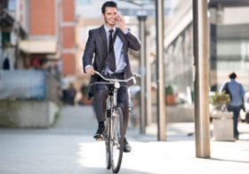 自転車事故急増で法律重罰化！意外な14の危険行為、犯すと講習＆受講料徴収