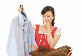 梅雨時の洗濯テクニック！服の臭い匂い、原因は干し方＆洗濯槽にあった？