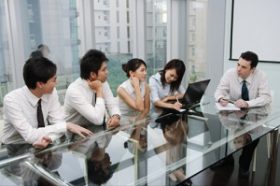 理解に苦しむ“問題”上司、どう対処？耐えるしかない？いきなりの正しい意見の主張は危険行為