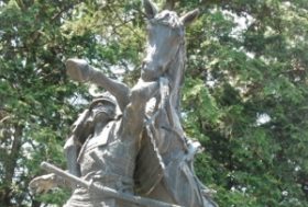 なんだこれは！馬を背負った武士の銅像に隠された真実！