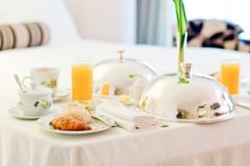 人気ランキング1位のリゾートホテルに悪評噴出！客をイラッとさせ続けるヒドい従業員達