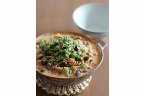 自宅で「旨辛」豆乳坦々鍋！シメは雑炊が絶品！ひき肉と豆腐にゴマが絡み合う