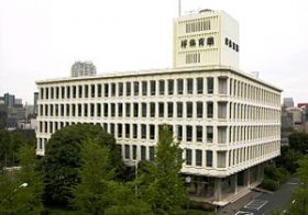 五輪ボランティアを炎天下で酷使、陰でJOCと電通は濡れ手で粟の大儲け