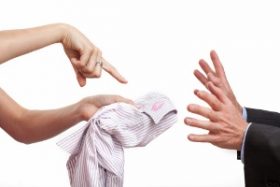 浜田雅功の妻・小川の「悪評」　いまだに浜田の不倫相手へ「執拗な攻撃」