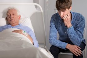 社員の老親介護問題、企業存続を揺るがす深刻さ…自分で介護＆費用拠出はダメ