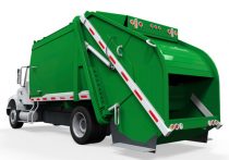 日本人の“日本酒離れ”が深刻…国内出荷量が3分の1に激減した理由