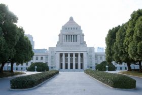 国会議員、不倫・買春続出でも年間報酬4千万円！バカ政治家を生む日本の異常な選挙