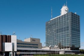 NHK、受信料徴収等に年734億円の経費支出…未契約＆滞納は1千万世帯に