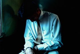 中年男性の7割が「人生つまらない」…「普通の人生」に潰され、家族のためにひたすら働く