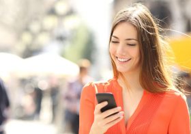 LINE上で検索も買い物もすべてのコトが済む時代へ…月額5百円スマホ投入で通話無料