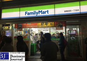 セブン、首位陥落の危機！ファミマ、70歳まで店舗オーナー勧誘し異次元の年1500店出店