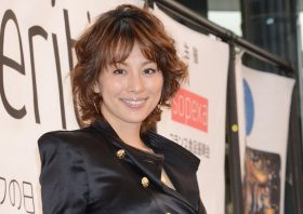 米倉涼子、別居から1年以上、いまだに離婚できない「複雑な事情」