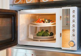 電子レンジは絶対に使ってはいけない！人体に極めて危険！栄養素を全部破壊、味も不味く