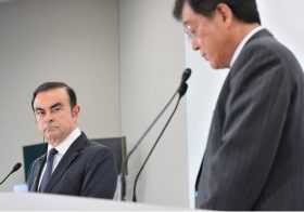 三菱自、益子CEO退任要求噴出でゴーン氏が株主の質問を強制遮断…苛立ち露わ