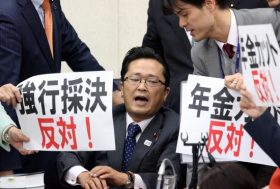 年金、年間14万円減額レベルのカット法案成立…国の「支払額の2.3倍もらえる」はインチキだった！