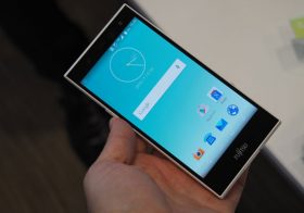 郵便局、全国2万局で格安スマホ販売の衝撃と不安要因…カタログ販売で高齢者囲い込み