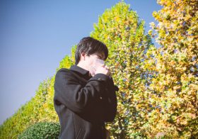 花粉症、肉・牛乳・砂糖菓子で悪化！食べるだけで治る「ごはん」！