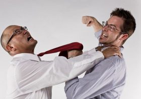 共同経営はなぜ失敗する？見えなかった相手の悪い部分への不満爆発、仕事量に偏り…