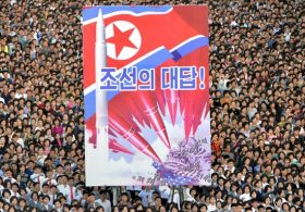 北朝鮮、ミサイル発射の裏に「偽ドル札」貿易への制裁…ロシアから武器輸入