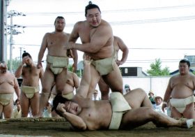 「国際的実業家」朝青龍、大みそかAbema出演のカネ事情