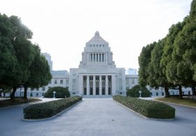 議員会館「ラブホ利用報道」の秘書に直撃質問…評判の超まじめエリート