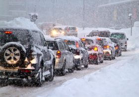 先週、大雪の東京で、違法な夏タイヤの車が警察に捕まらなかったワケ