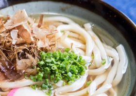 うどん・パンに含有の加工デンプン、確固たる安全性検証されず広く使用？