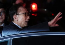 【韓国・李明博逮捕】文大統領による「政治報復」吹き荒れか…朴槿恵も勾留期限延長